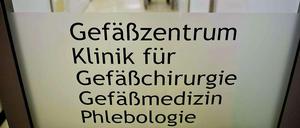 Die Staatsanwaltschaft Bamberg ermittelt gegen den Chefarzt der Klinik für Gefäßchirurgie, weil er seine Patientinnen betäubt und dann missbraucht haben soll. 