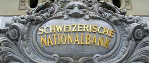 Die Schweizerische Nationalbank (SNB) hat am 15. 1. 2015 die Eurobindung des Franken überraschend aufgehoben.