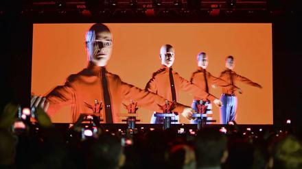 Bandmitglieder und Avatare: Kraftwerk in der Neuen Nationalgalerie.