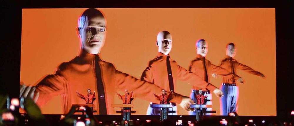 Bandmitglieder und Avatare: Kraftwerk in der Neuen Nationalgalerie.