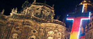 Deutsches Kreuz. Für viele bleibt es ein Rätsel, weshalb ausgerechnet „Pegida“ so großen Zulauf erfährt. Weniger Islam als in Sachsen geht kaum.