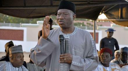 Zum ersten Mal in seiner Amtszeit hat der nigerianische Präsident Goodluck Jonathan die bedrängte Hauptstadt des nordöstlichen Bundesstaates Borno, Maiduguri, besucht. Er hofft, auch dort auf Stimmen für die Wahl am 14. Februar.