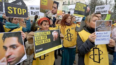 Vielerorts protestierten Menschen gegen die Bestrafung des saudischen Bloggers, hier in Wien. 