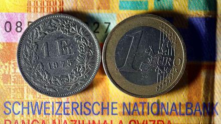 Der Franken ist im Vergleich zum Euro teurer geworden.