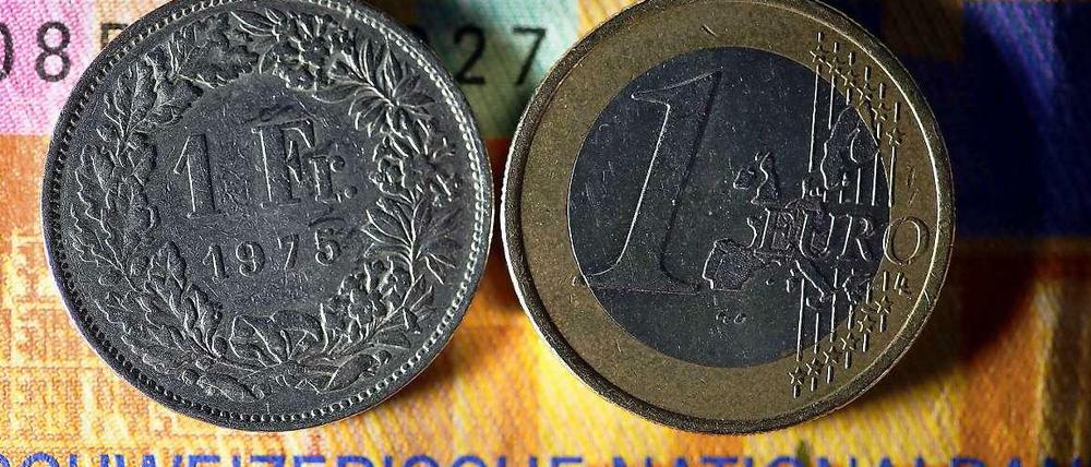 Der Franken ist im Vergleich zum Euro teurer geworden.