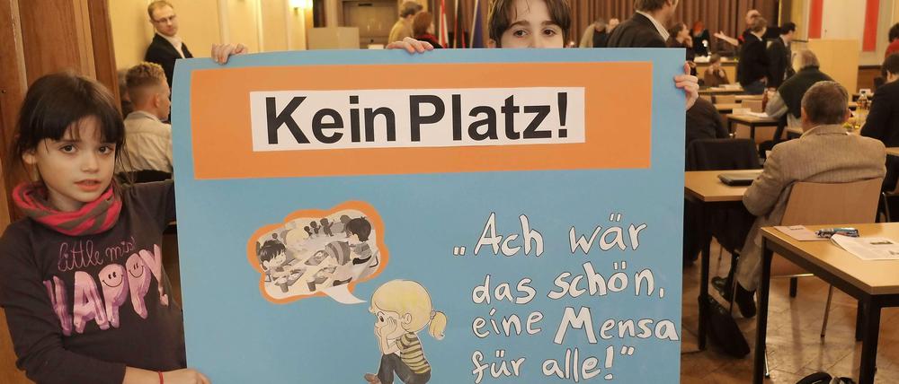 Kinder der Grundschule im Hasengrund am Mittwoch in der Bezirksverordnetenversammlung.