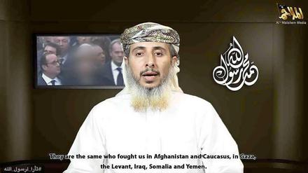 Ein Screenshot des Videos, mit dem sich die Terrororganisation Al-Qaida auf der arabischen Halbinsel zum Angriff auf die Redaktion des französischen Satiremagazins "Charlie Hebdo" bekennt.