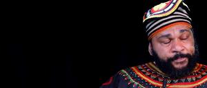 Der wegen antisemitischer Äußerungen mehrfach verurteilte französische Komiker Dieudonné ist wegen Terrorismusverherrlichung in Polizeigewahrsam genommen worden.