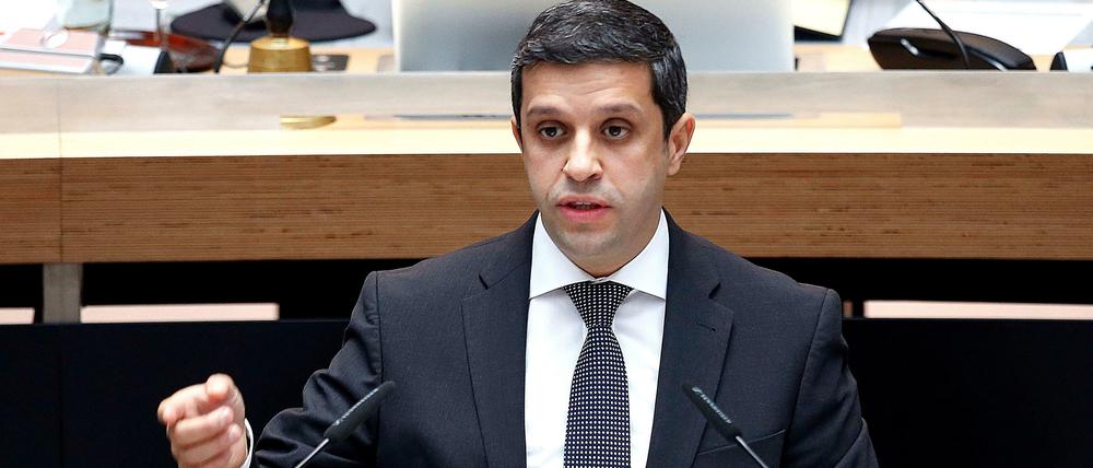 SPD-Fraktionschef Raed Saleh verteidigte sein Brennpunktprogramm im Plenum - und weitet es aus.