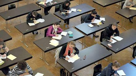 Die Debatte der Schülerin Naina haben wohl auch diese konzentrierten Schülerinnen und Schüler mitbekommen.