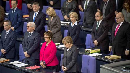 Schweigeminute am Donnerstag im Bundestag für die 17 Opfer der Terroranschläge in Paris. 