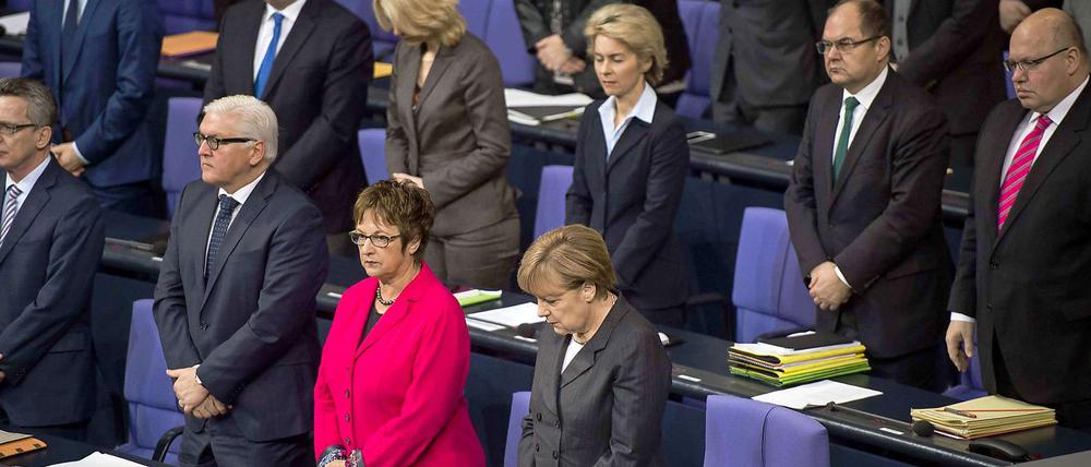 Schweigeminute am Donnerstag im Bundestag für die 17 Opfer der Terroranschläge in Paris.