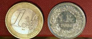 Die Schweizer Notenbank hat den Mindestkurs zum Euro aufgehoben.