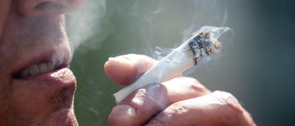 Kiffen unter freiem Himmel: In "drogenfreien Räumen" soll das bald bestraft werden.