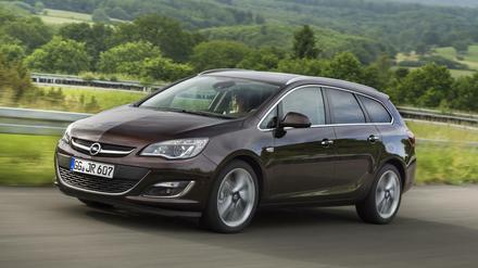 Groß und schwer: Der Opel Astra Sportstourer hat mit einem Leergewicht von mehr 1500 Kilo ganz schön was rumzuschleppen.