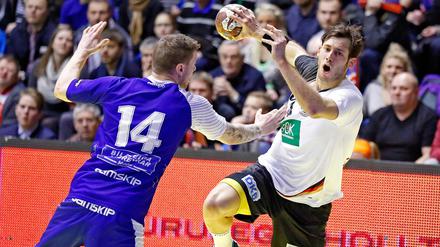 Uwe Gensheimer, 28, hat seit seinem Debüt in der Nationalmannschaft 2005 insgesamt 87 Länderspiele absolviert. Für die Rhein-Neckar Löwen und deren Vorgängerklub SG Kronau/Östringen spielt der gebürtige Mannheimer seit 2003 und gewann mit ihnen 2013 den EHF-Pokal. Der Linksaußen wurde zwischen 2011 und 2013 dreimal hintereinander zu Deutschlands Handballer des Jahres gewählt. 