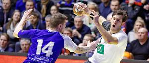 Uwe Gensheimer, 28, hat seit seinem Debüt in der Nationalmannschaft 2005 insgesamt 87 Länderspiele absolviert. Für die Rhein-Neckar Löwen und deren Vorgängerklub SG Kronau/Östringen spielt der gebürtige Mannheimer seit 2003 und gewann mit ihnen 2013 den EHF-Pokal. Der Linksaußen wurde zwischen 2011 und 2013 dreimal hintereinander zu Deutschlands Handballer des Jahres gewählt. 