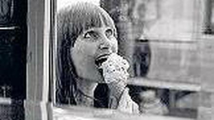 Wlada isst ein Eis.