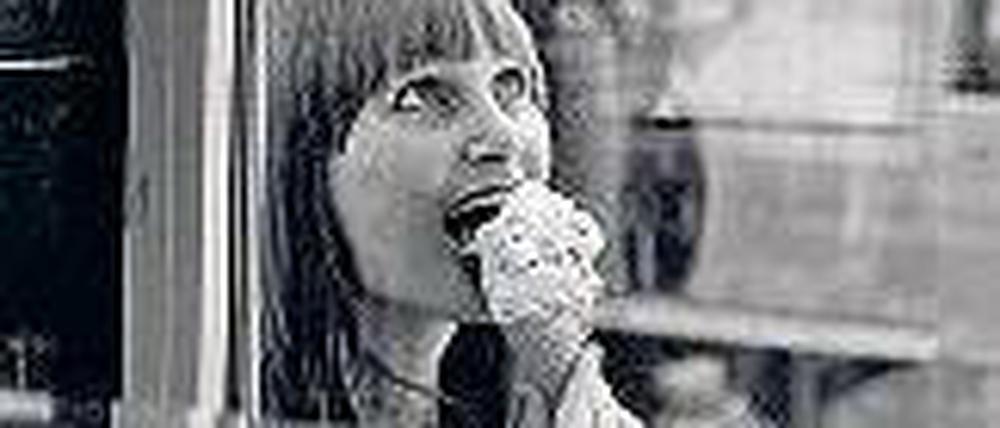 Wlada isst ein Eis.