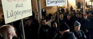 "Lügenpresse" - Unwort des Jahres. Demonstration der "Sbh-Gida" in Villingen-Schwenningen am 12. 1. 2015.