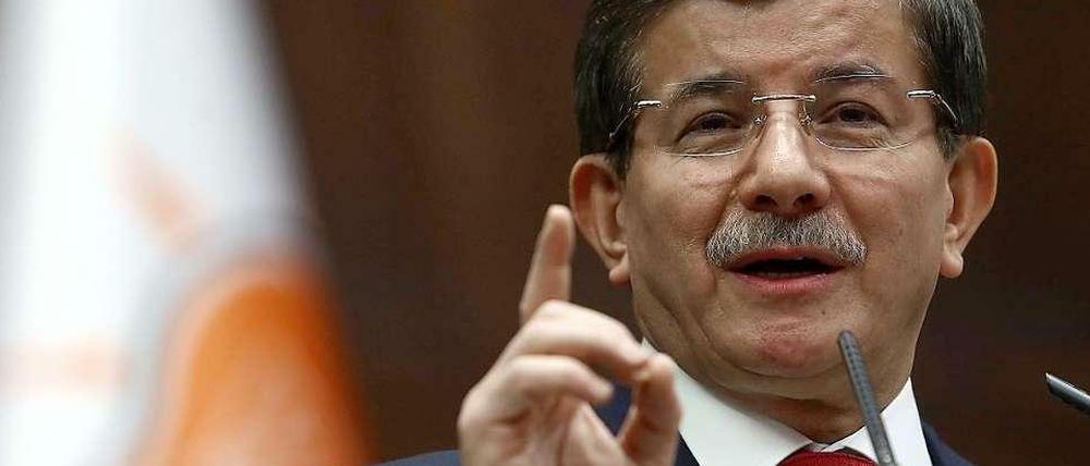 Zwischen IS und "Pegida" gibt es Gemeinsamkeiten, meint der türkische Ministerpräsident Ahmet Davutoglu.