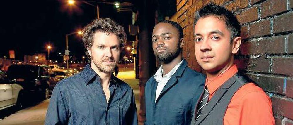 Überflieger. Bassist Stephan Crump und Drummer Marcus Gilmore mit Vijay Iyer (von links). 