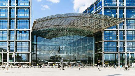 Die Sicherheitsbehörden haben Hinweise auf mögliche Anschläge auf den Berliner Hauptbahnhof erhalten.