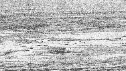 Eine ringförmige Bruchstruktur im Schelfeis der Antarktis. Möglicherweise stammt der gigantischen Eiskrater vom Einschlag eines außerirdischen Körpers. 