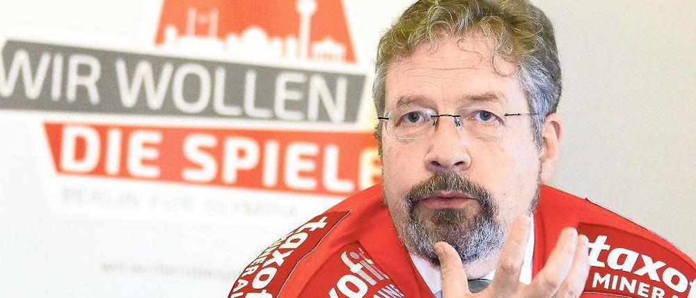 Olympiafieber. Staatssekretär Andreas Statzkowski im Eishockeytrikot ist schon ganz aufgekratzt. 