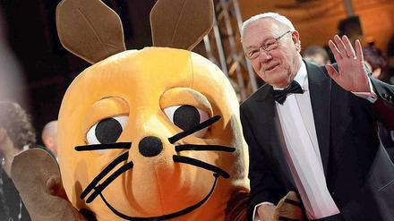 "Maus"-Erfinder Armin Maiwald und die Maus in Berlin zur 48. Verleihung der Goldenen Kamera 2013.