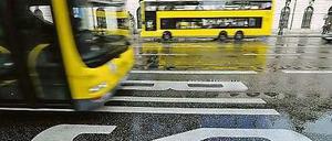 Hier geht's voran - noch. Vielfach werden Busspuren aber durch Baustellen blockiert.