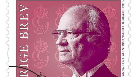 Die neue Briefmarke der Post in Schweden mit einem Bild des schwedischen Königis, entworfen von Daniel Bjurgård.