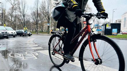 Aufpassen! Am Moritzplatz kommt es häufig zu Zusammenstößen, weil die Radspur ungünstig markiert und die Fahrbahn zu breit ist.
