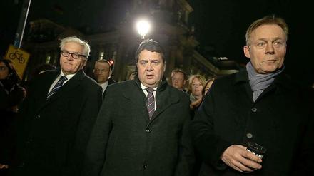 Sigmar Gabriel, SPD-Vorsitzender, bei der Mahnwache.