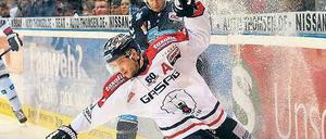 Starke Botschaft. Der Werbeschriftzug für Olympia (oben links auf dem Trikot von Hördler) ist zwar kaum zu sehen, aber die Eisbären gaben trotzdem eine gute Figur ab.