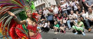 Pompöse Kostüme, Sambarhythmen und viel gute Laune. Der Karneval der Kulturen ist ein Publikumsliebling am Pfingstwochenende. 