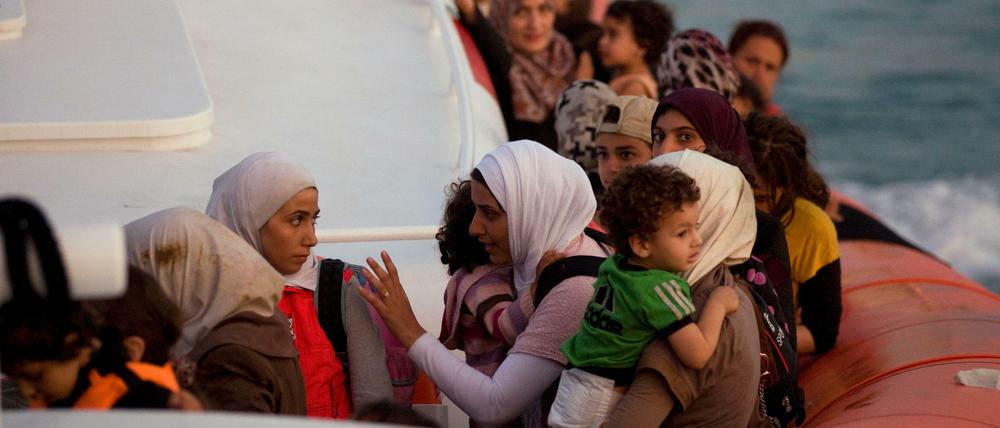 Das Institut für Menschenrechte beobachtet auch die Lage von Menschen, die als Flüchtlinge nach Deutschland kommen.