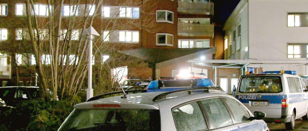Ein mutmaßlicher Tankstellenräuber war bei der Vernehmung im Amtsgericht Hameln aus einem Fenster geflüchtet und dabei aus dem siebten Stock in den Tod gestürzt.
