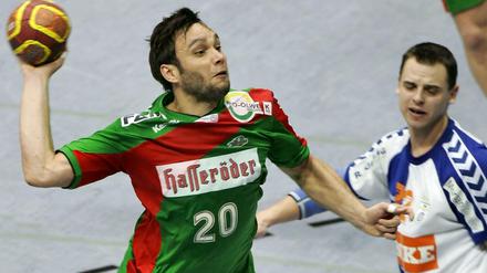 Damals: Der russische Trainer Oleg Kuleschow als Bundesligaspieler im Trikot des SC Magdeburg.