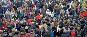81, 1 Millionen Menschen lebten zum Jahresende in Deutschland, schätzt das Statistische Bundesamt in Wiesbaden. 