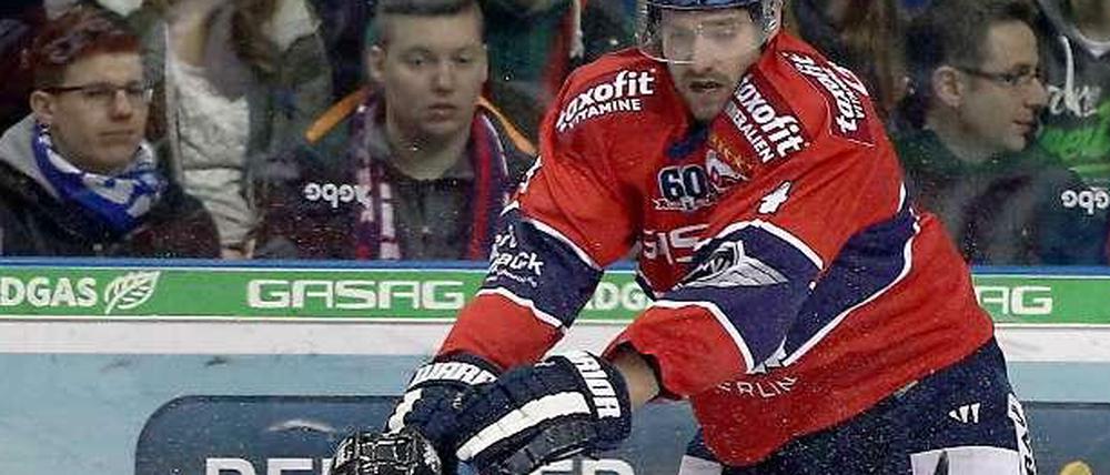 So war es. Die Eisbären (hier henry Haase) oben, Nürnberg unten.