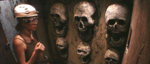 Tag zwei im Dschungelcamp: Sara Kulka gibt in der "Hölle der Finsternis" kampflos auf.