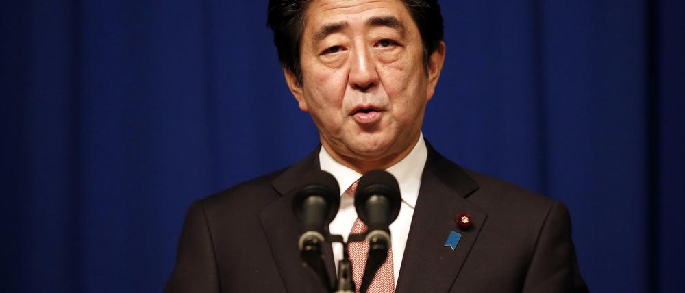 Der japanische Ministerpräsident Shinzo Abe hat bei einer Pressekonferenz bekräftigt, dass sein Land den Forderungen der Terroristen nicht nachgeben werde.