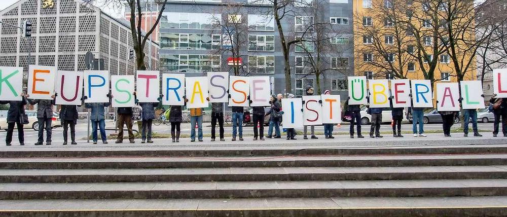 Demonstrationen in München vor dem Oberlandesgericht.