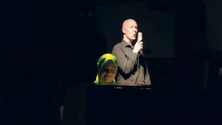 Vor dem großen Auftritt. Schüler der Kreuzberger Hector-Petersen-Schule proben mit Künstlern und Musikern in der Deutschen Oper. 