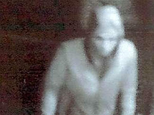 Drei junge Männer werden in Verbindung mit mehreren Villeneinbrüchen in Grunewald gesucht.