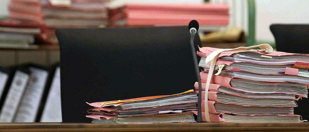 Vor dem Marburger Landgericht hat am Donnerstag der Prozess gegen einen 24-Jährigen begonnen, der im Mai seine Schwiegermutter erstochen haben soll.