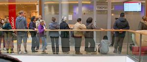 Bürger warten aufs Amt.