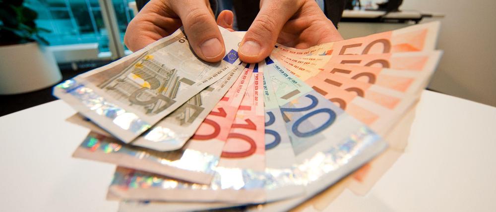 Auszahlen, bitte. Steuerbetrüger zahlen kräftig nach.