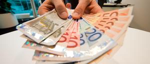 Auszahlen, bitte. Steuerbetrüger zahlen kräftig nach.